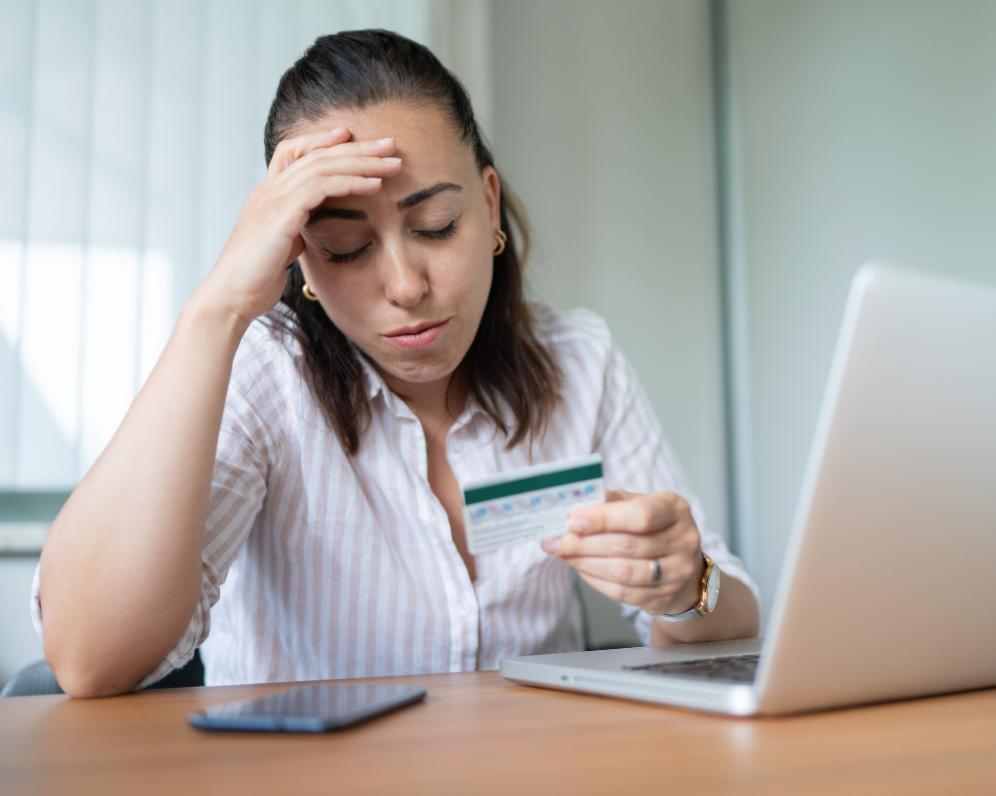 Jak se vyhnout finančním podvodům na internetu